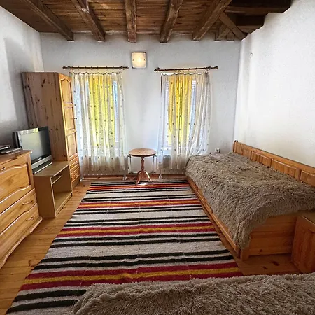 Landsted Hadjigabarevata Kashta Dŭlbok Dol